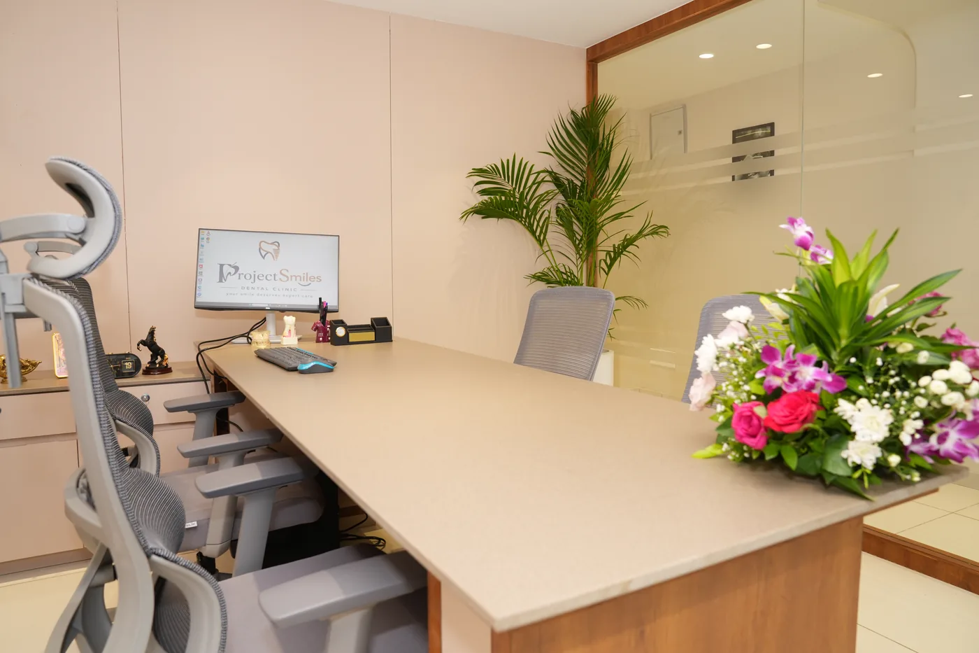 Consultation room with patient seating and a treatment display