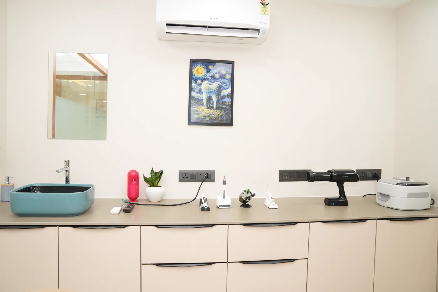 Counter with intraoral scanner and diagnostic instruments